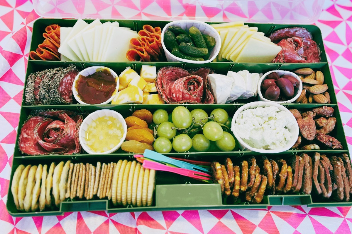 Charcuterie Snackle Box - Jaws