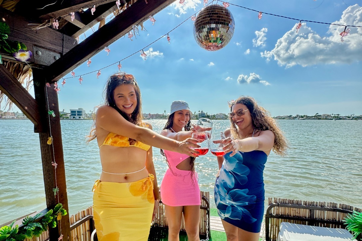 Sunset & Sip: Cocktail-Making Experience on The Tropical Tiki ๐ด๐