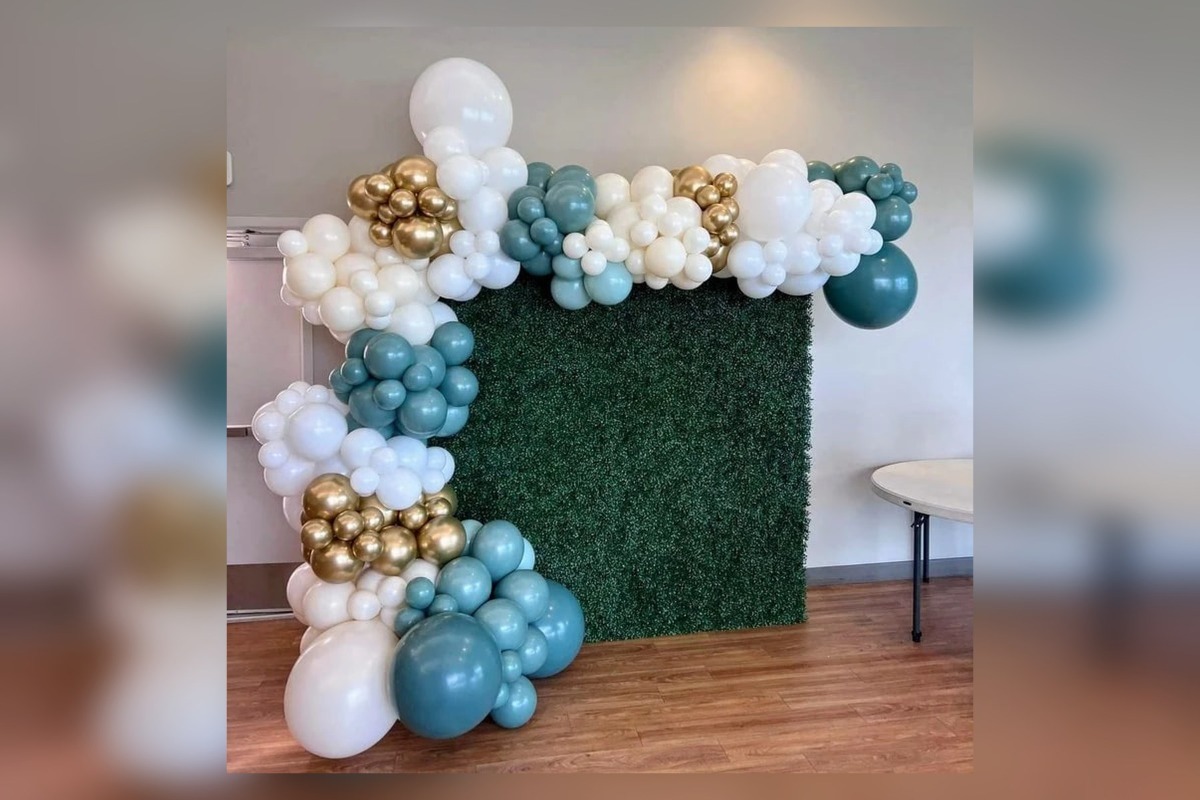 8' Hedge Wall Backdrop Package with Large Balloon Garland & Neon Sign