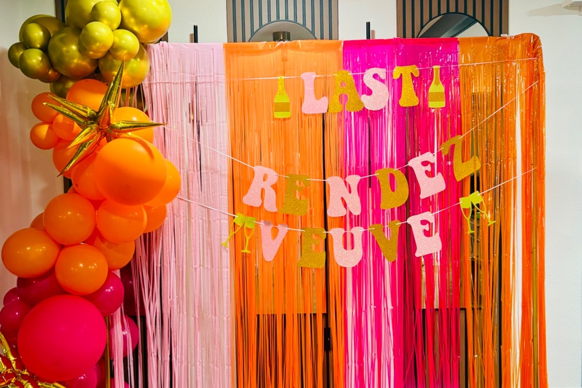 Balloon arch + backdrop