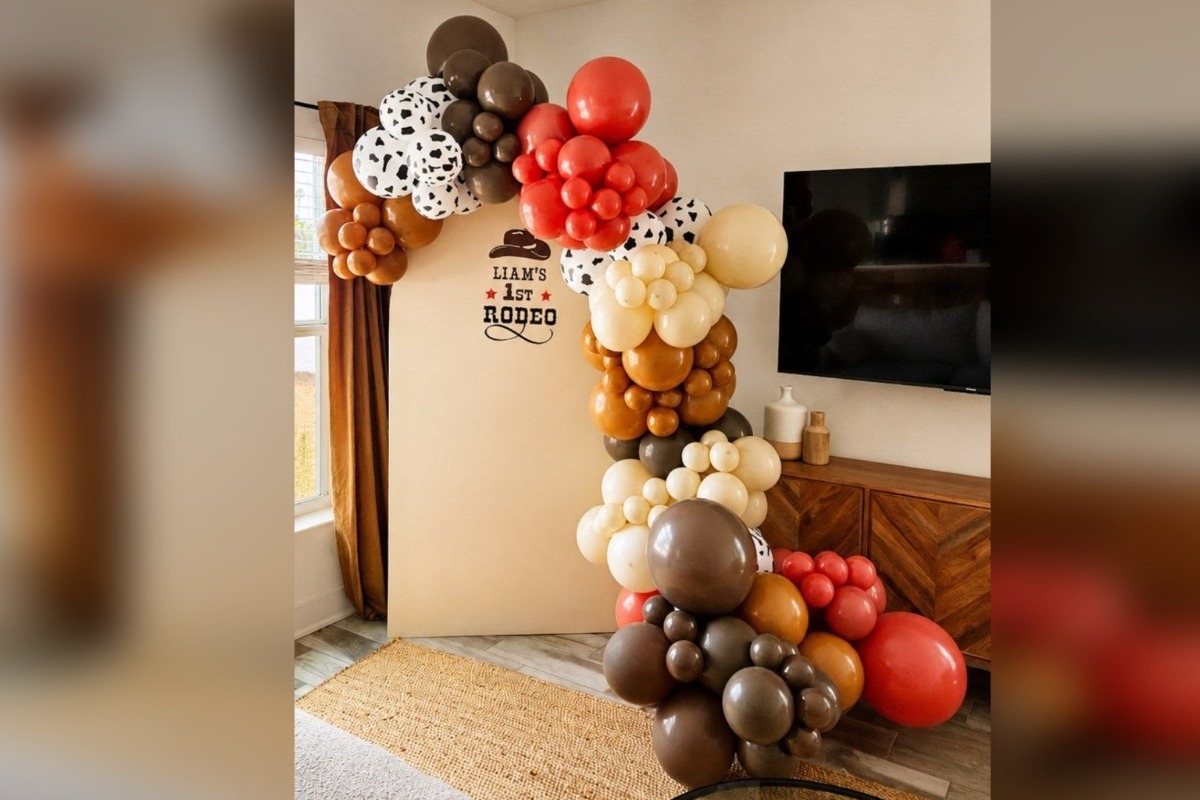 Single Backdrop Package with Medium Balloon Garland & Custom Print